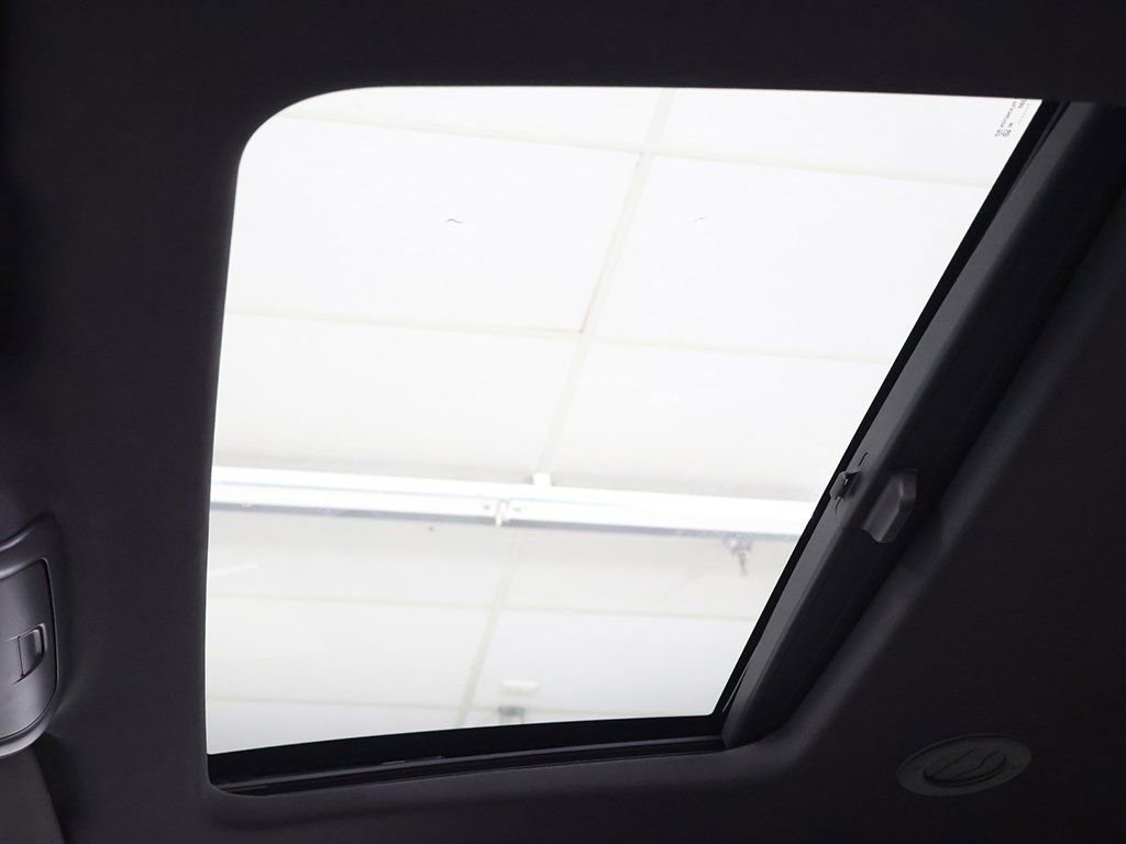 Used 2022 Buick Enclave Avenir w/ Avenir Technology Package image 26