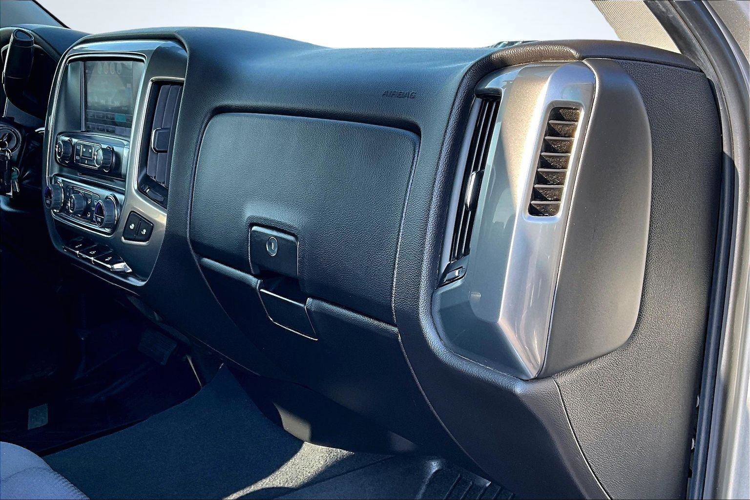 Used 2019 Chevrolet Silverado 1500 LT w/ All Star Edition image 18