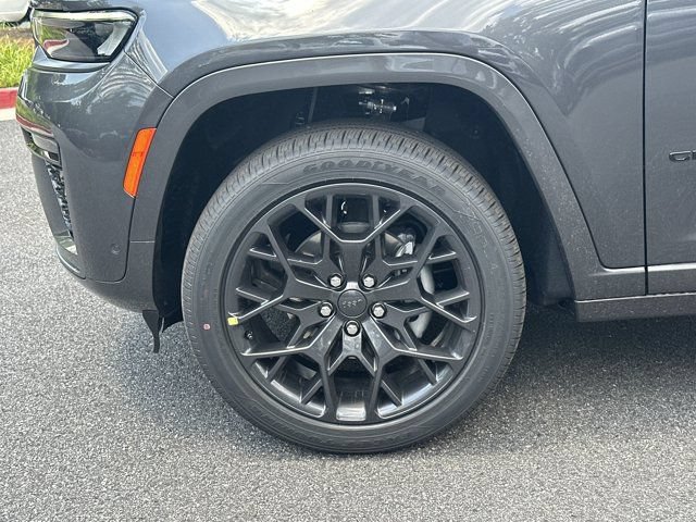 New 2026 Jeep Grand Cherokee Summit w/ Obsidian Package AWD/4WD image 11