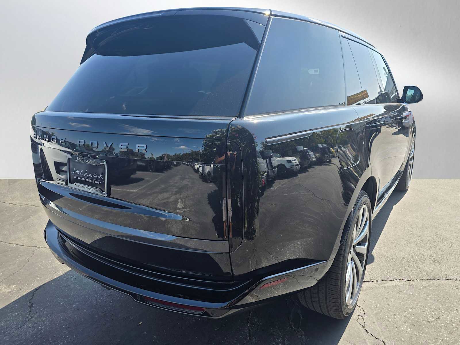 New 2025 Land Rover Range Rover SE image 3
