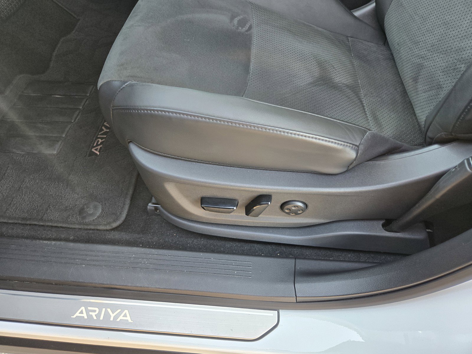 Certified 2024 Nissan Ariya FWD image 13