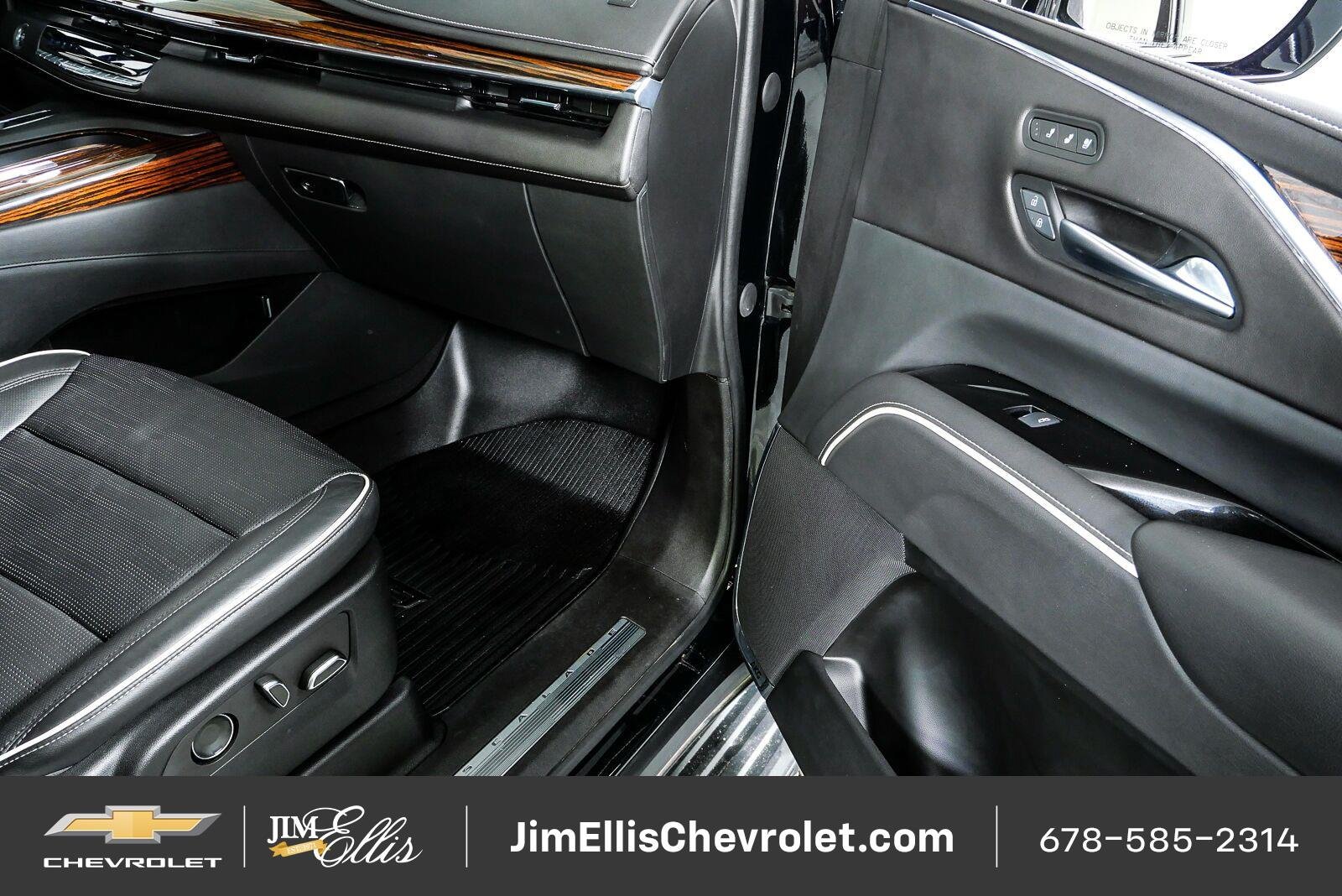 Used 2021 Cadillac Escalade Premium Luxury AWD/4WD image 26