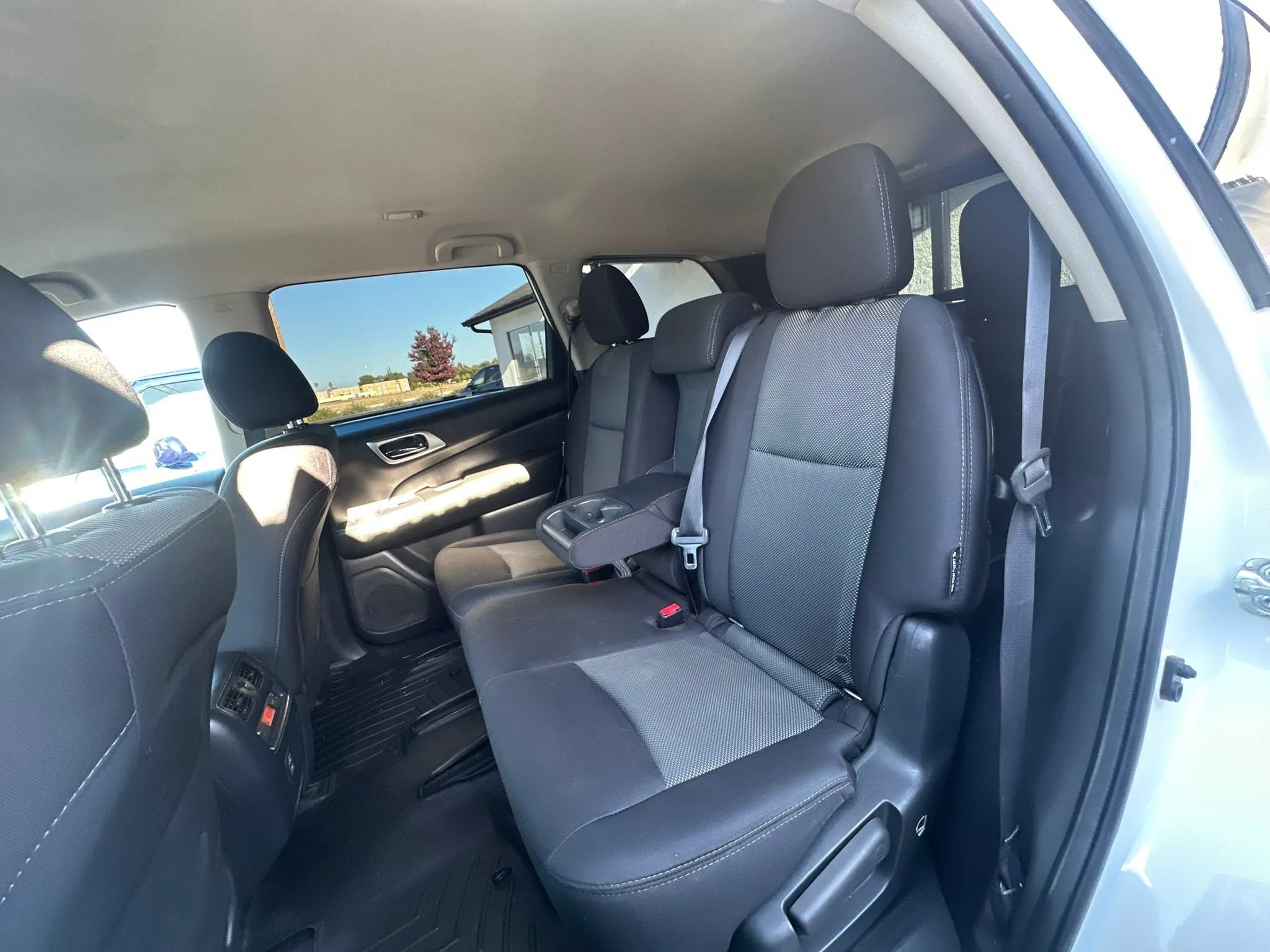 Used 2018 Nissan Pathfinder SV AWD/4WD image 41