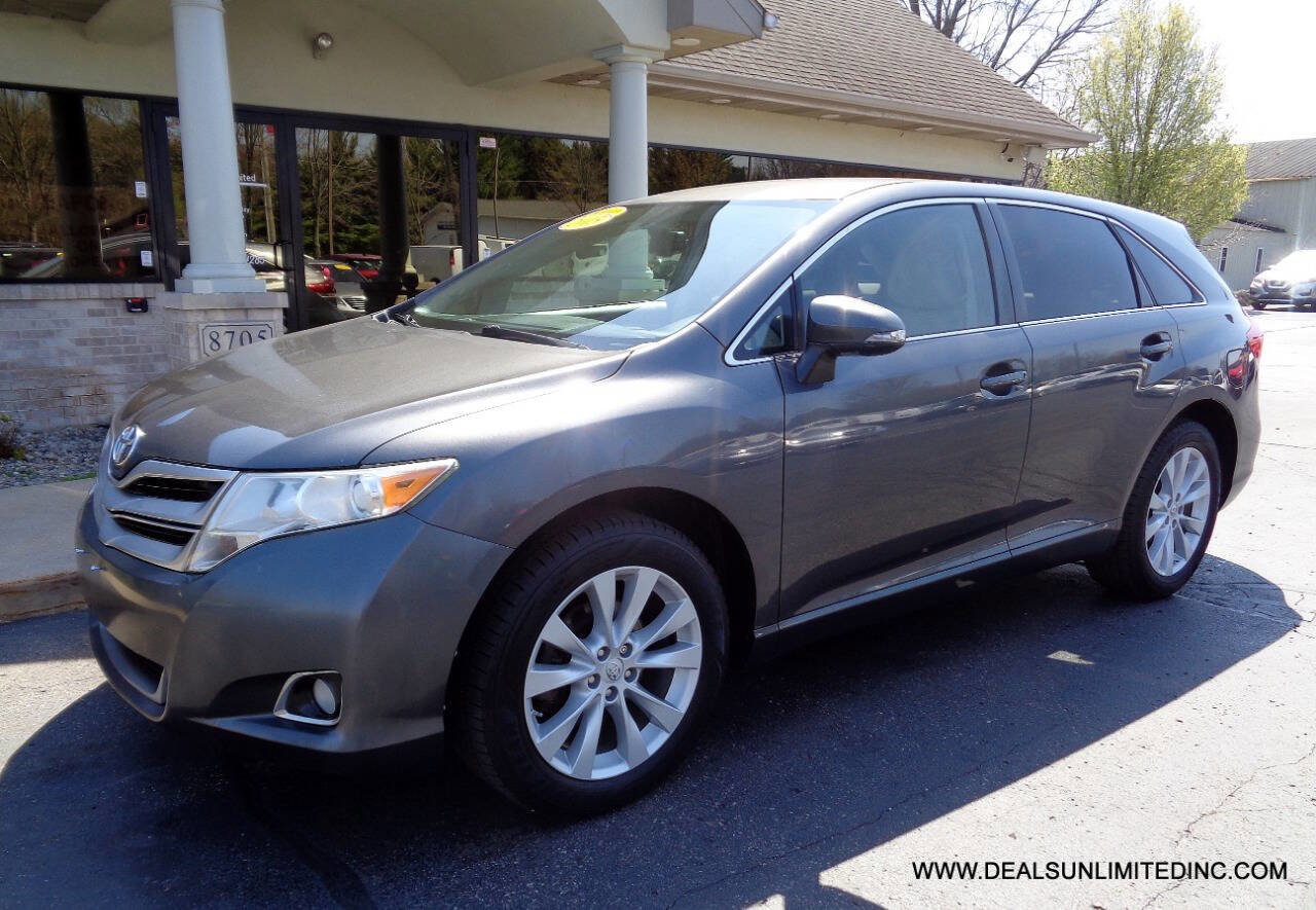 Used 2015 Toyota Venza LE FWD image 1