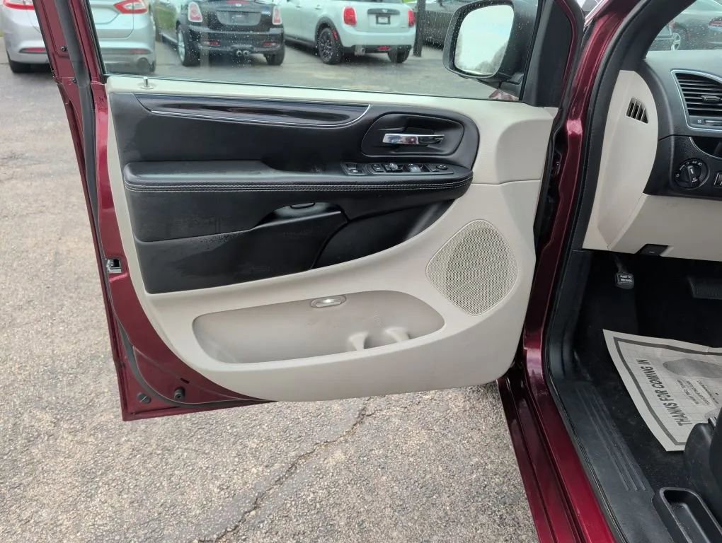 Used 2018 Dodge Grand Caravan SXT image 15