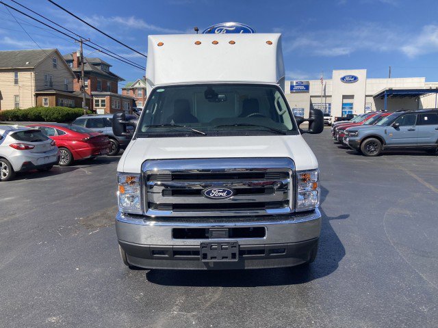 New 2027 Ford E-350 and Econoline 350 Super Duty RWD image 3
