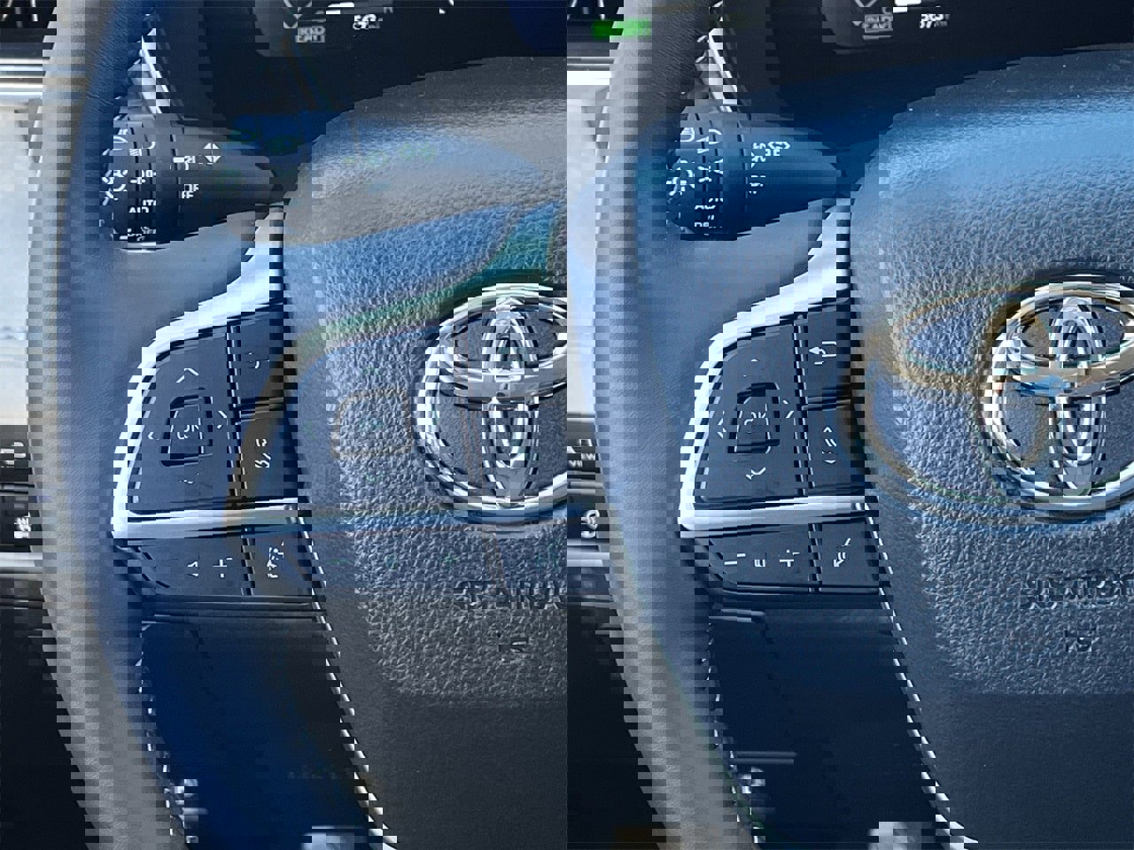 Used 2025 Toyota Highlander Platinum image 12