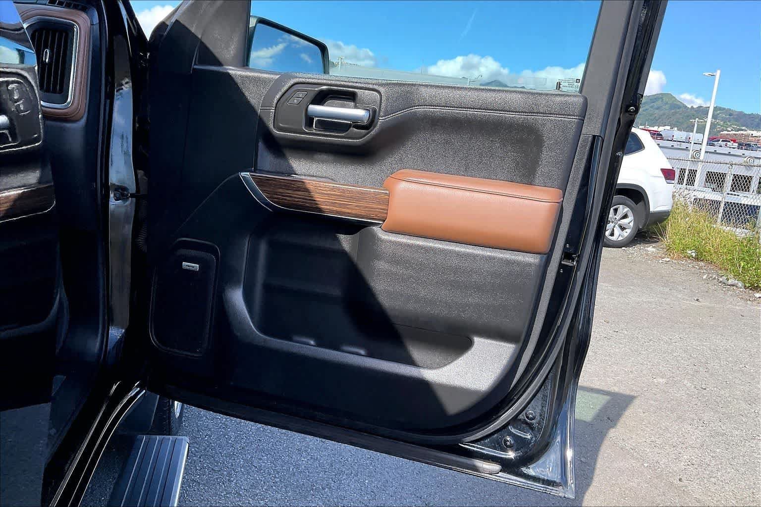 Used 2020 Chevrolet Silverado 1500 High Country w/ Technology Package AWD/4WD image 28
