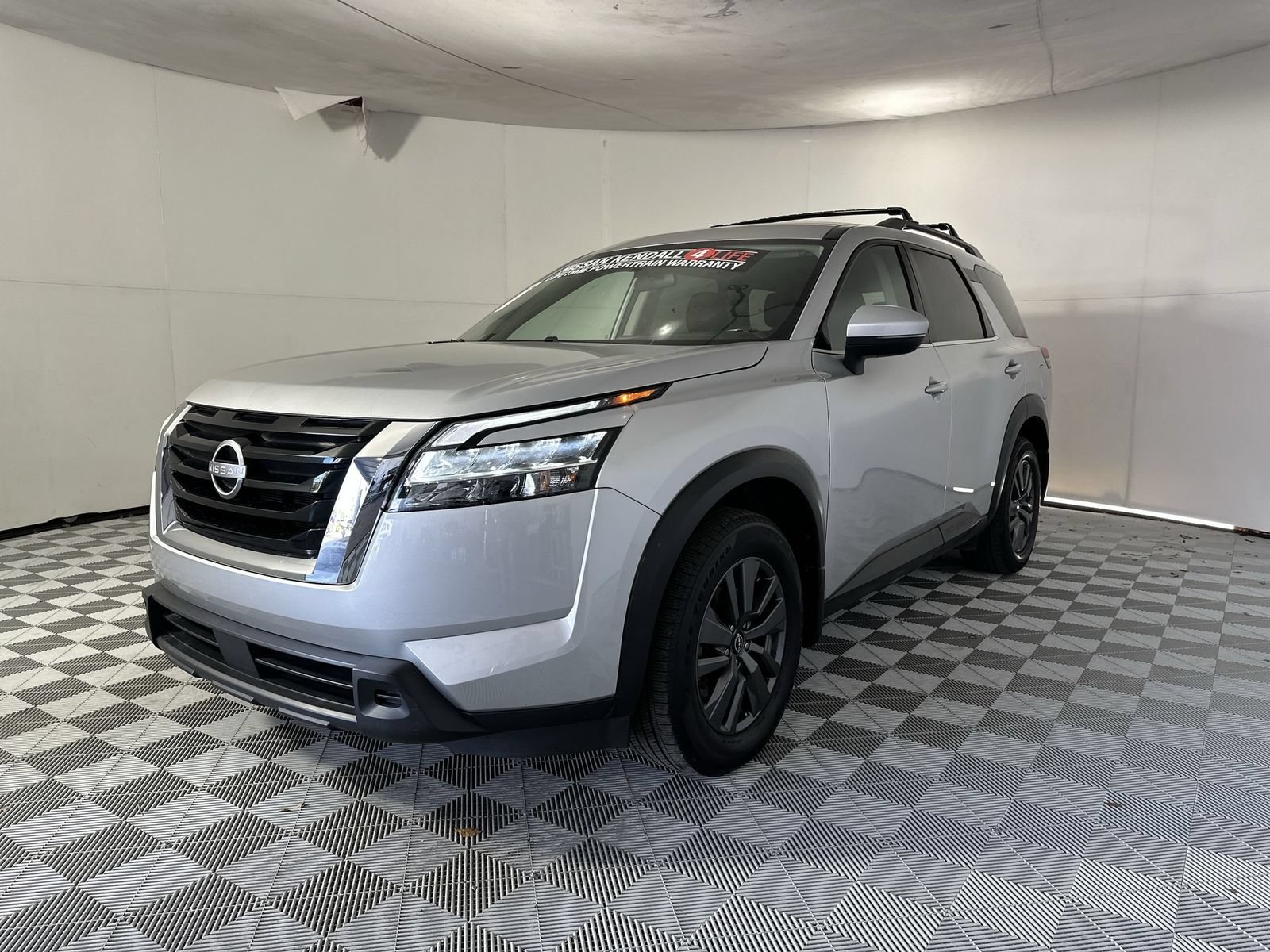 Certified 2022 Nissan Pathfinder SV FWD image 4