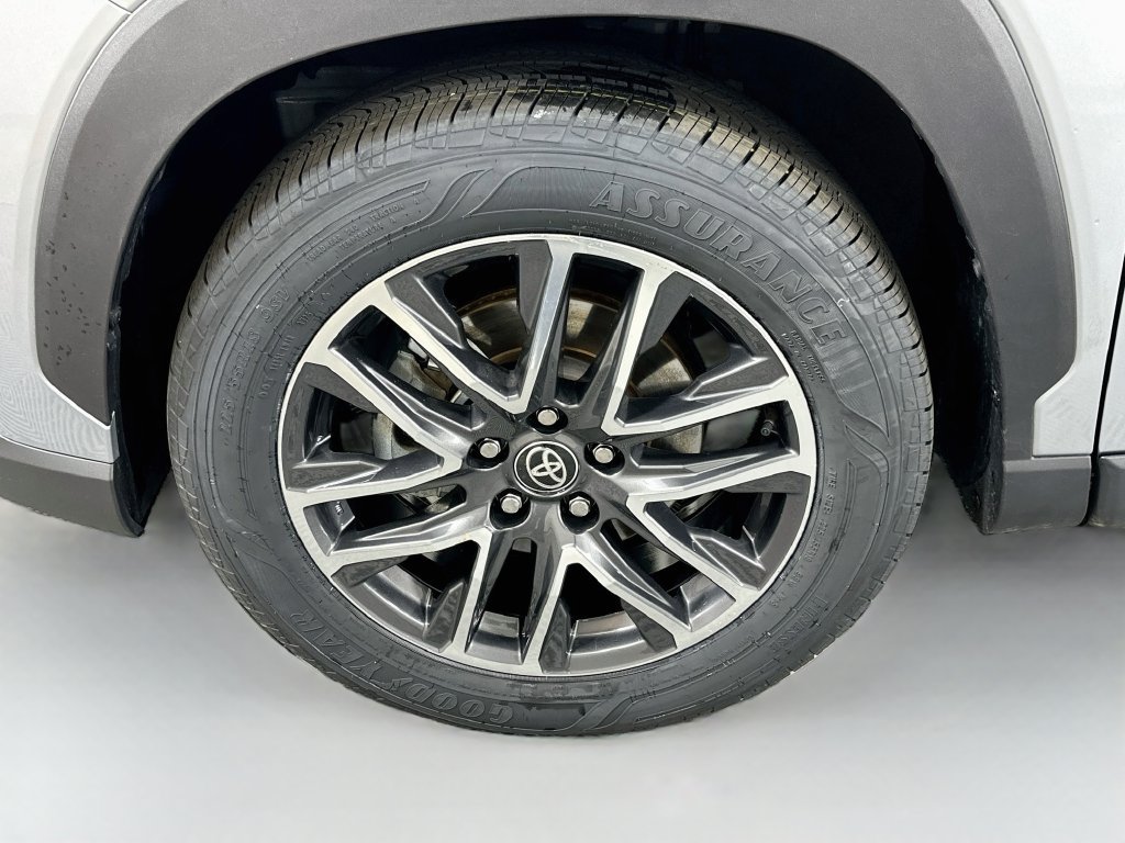 Certified 2026 Toyota Corolla Cross XLE FWD image 30