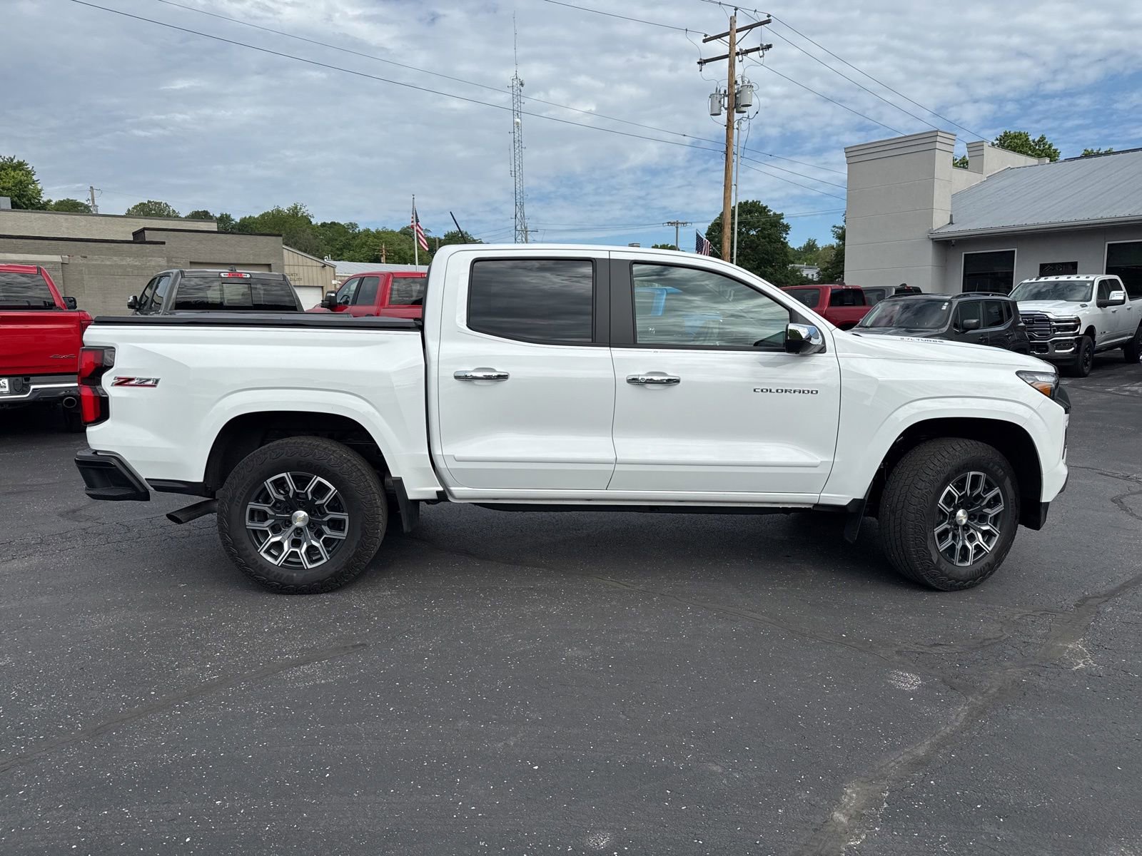 Used 2024 Chevrolet Colorado Z71 w/ Z71 Convenience Package 2 AWD/4WD image 8