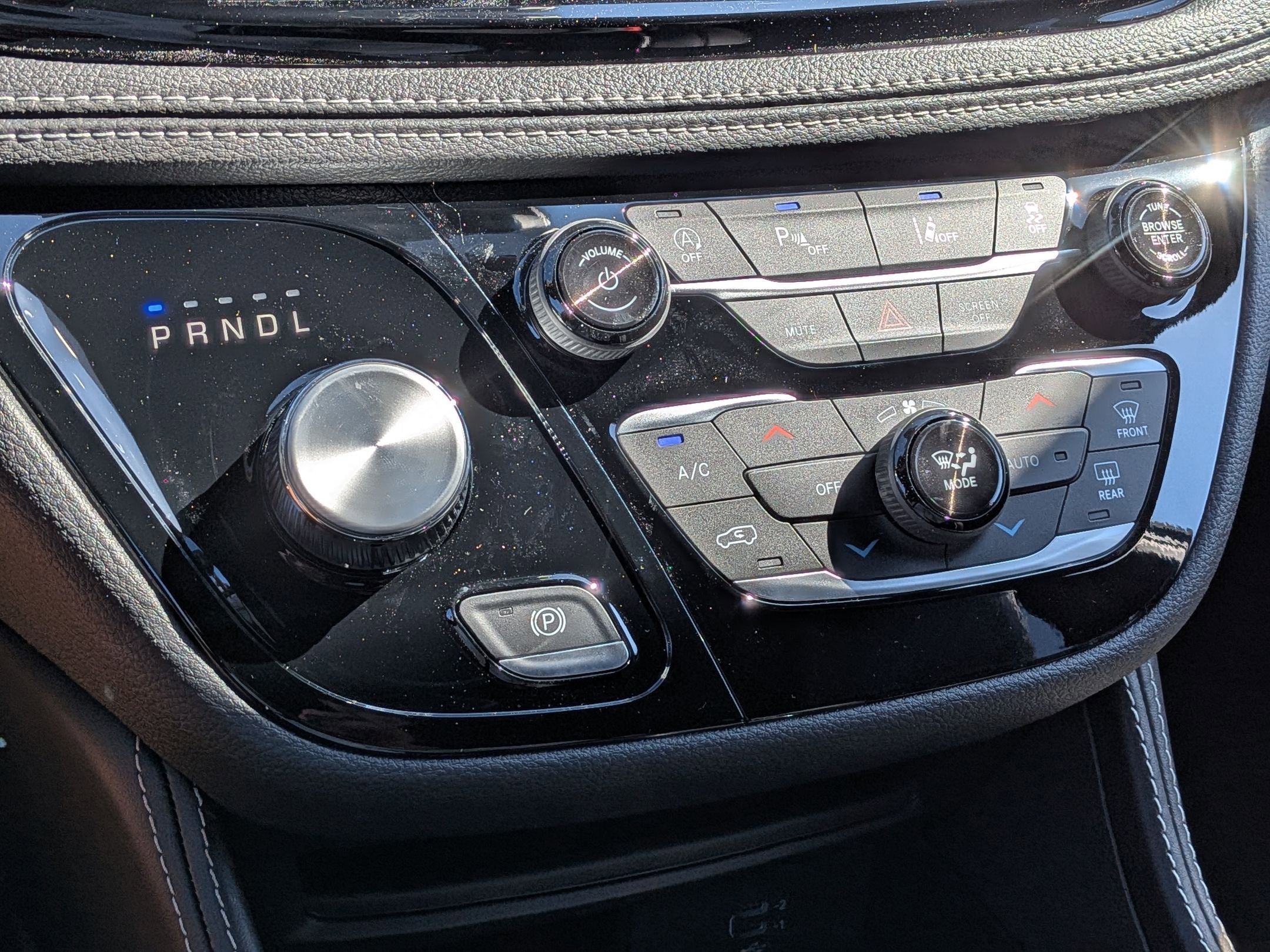 New 2026 Chrysler Pacifica Limited w/ Trailer Tow Group image 13