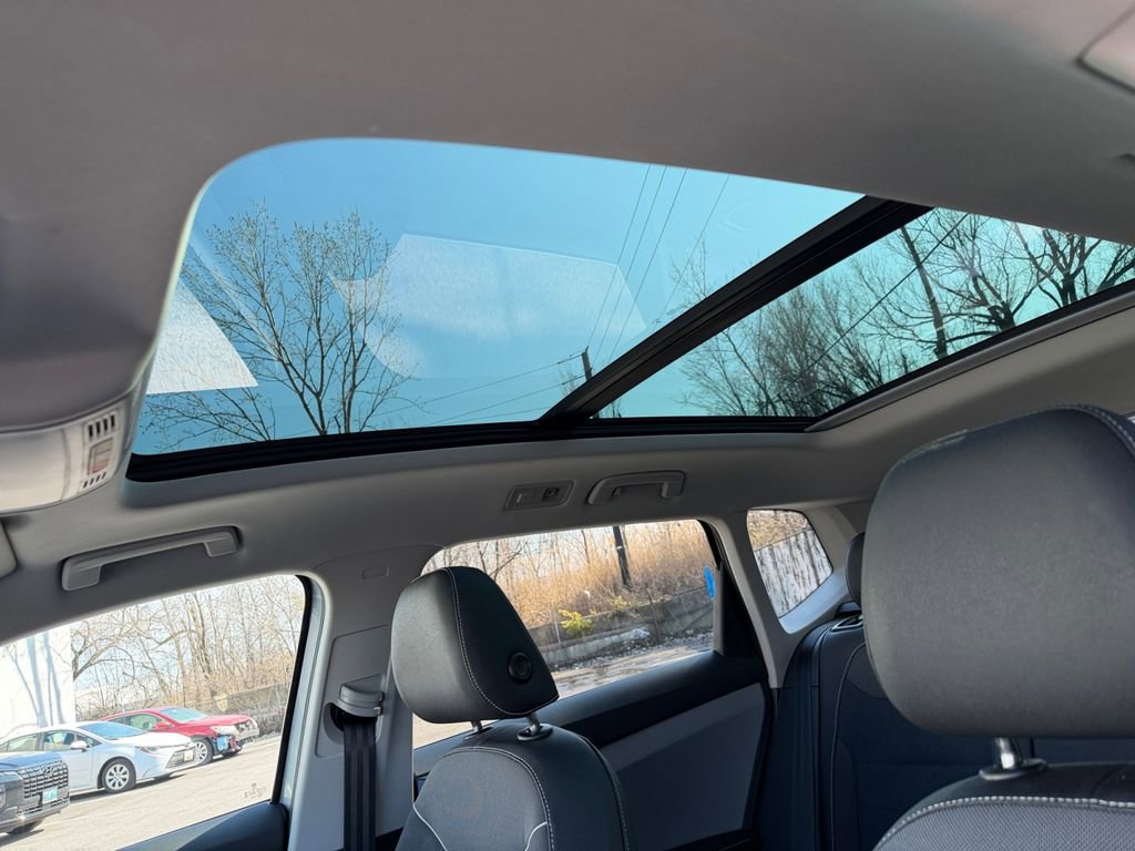 Used 2024 Volkswagen Taos SE image 32