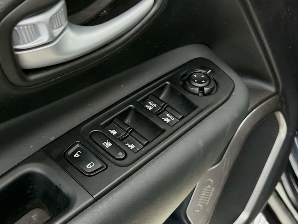 Used 2023 Jeep Renegade Latitude image 21