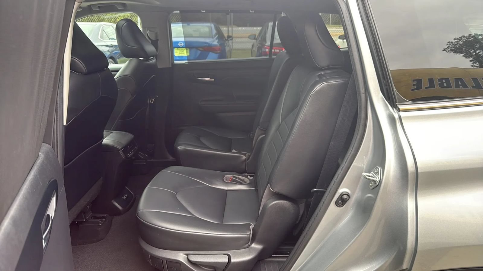 Used 2021 Toyota Highlander XLE FWD image 17