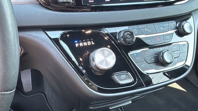 Used 2025 Chrysler Pacifica Select image 29