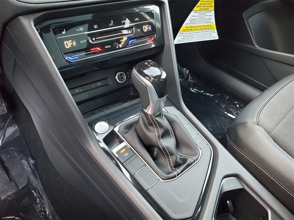 New 2025 Volkswagen Taos SE image 10