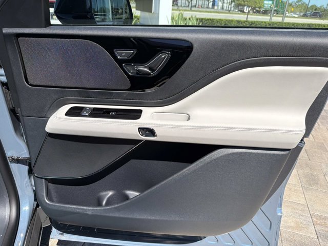 New 2026 Lincoln Aviator 2WD image 16