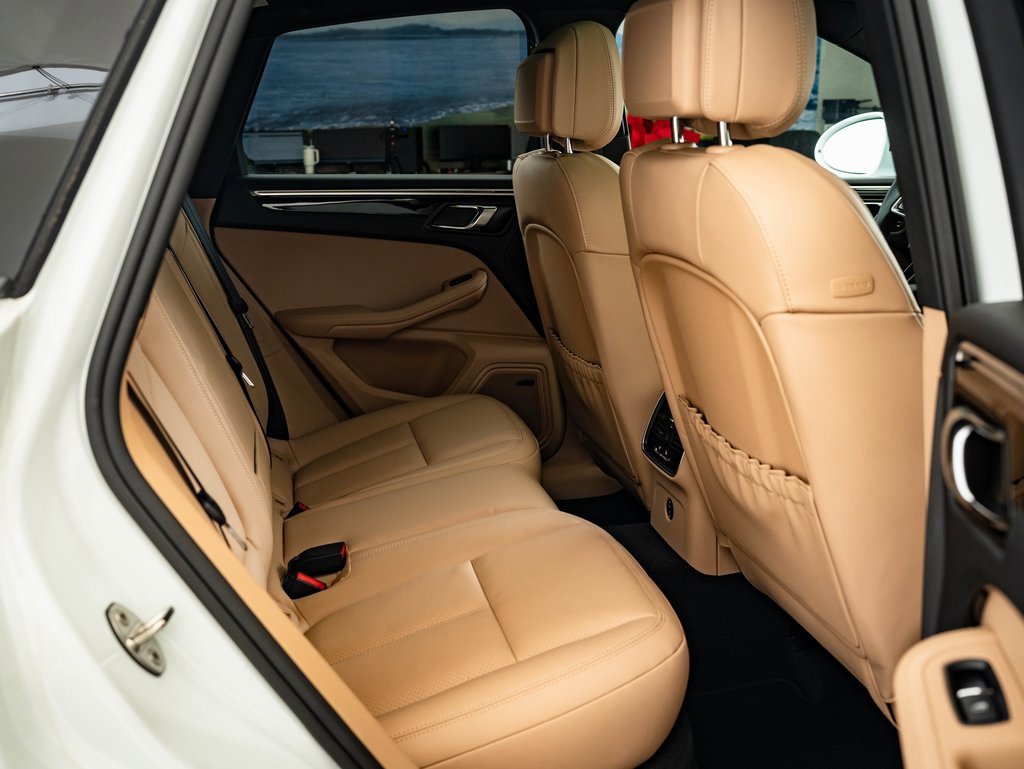 Certified 2025 Porsche Macan image 35