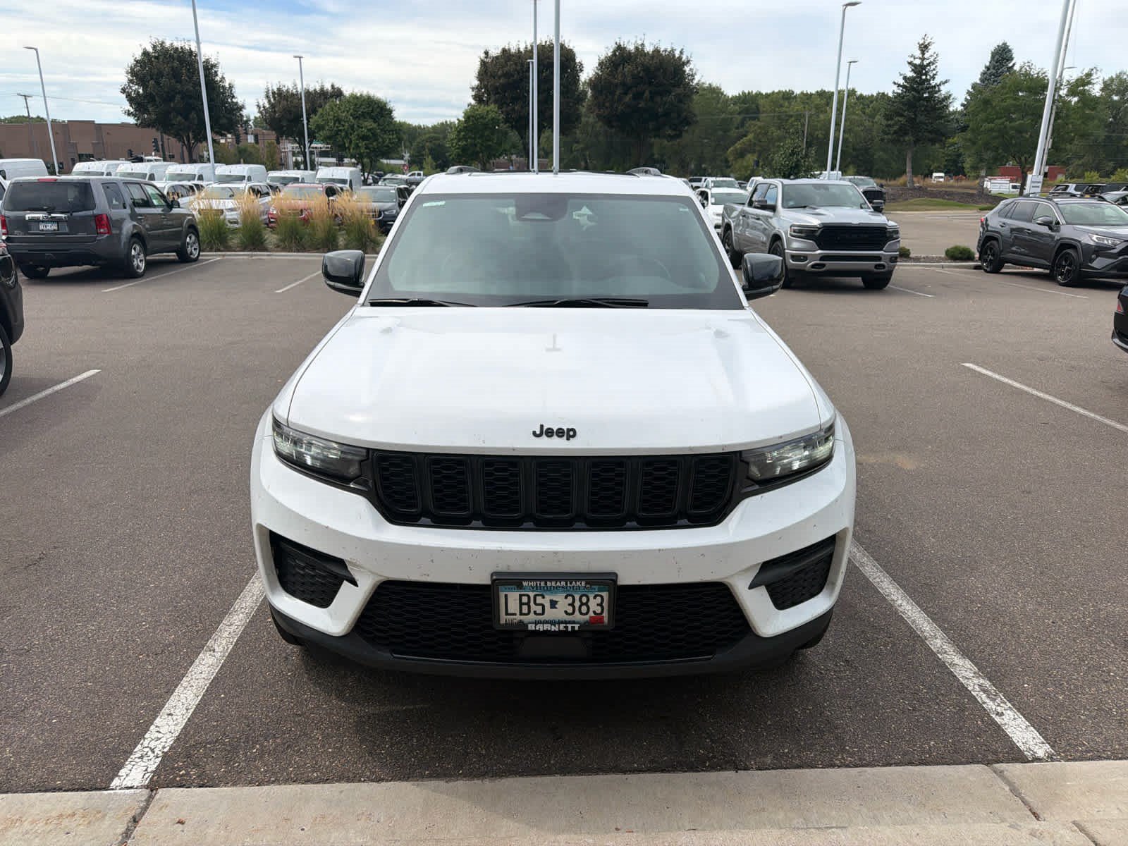 Used 2023 Jeep Grand Cherokee Altitude AWD/4WD image 2