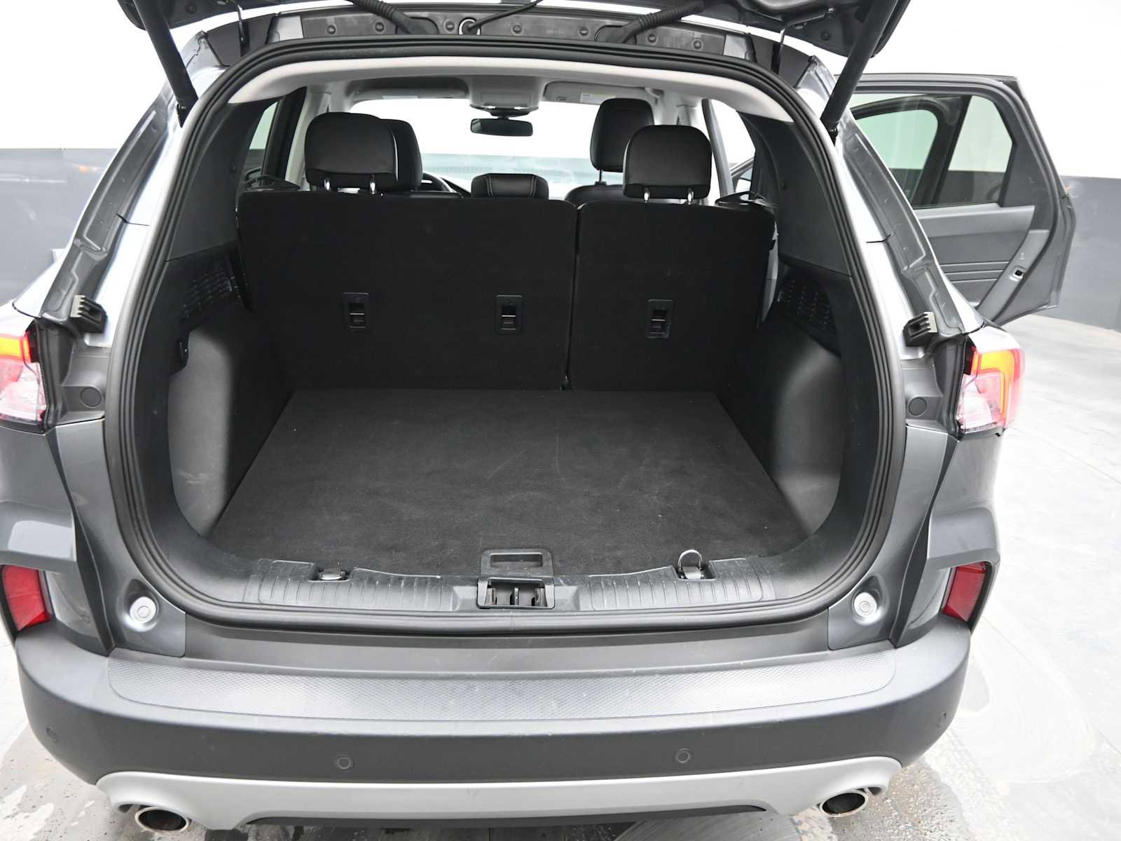 Used 2021 Ford Escape Titanium image 12