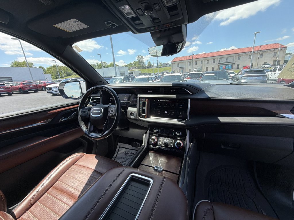 Used 2023 GMC Yukon XL Denali Ultimate AWD/4WD image 11