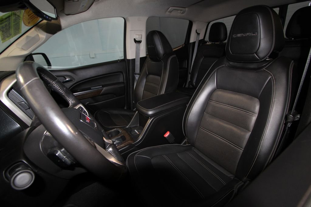 Used 2019 GMC Canyon Denali image 4