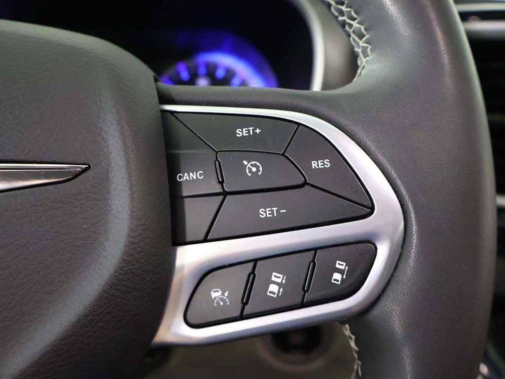 Used 2023 Chrysler Pacifica Touring-L FWD image 44