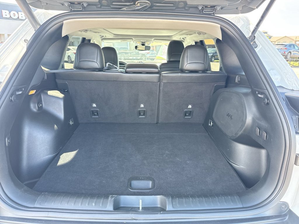 Used 2022 Jeep Cherokee Latitude Lux w/ Sun & Sound Group AWD/4WD image 17