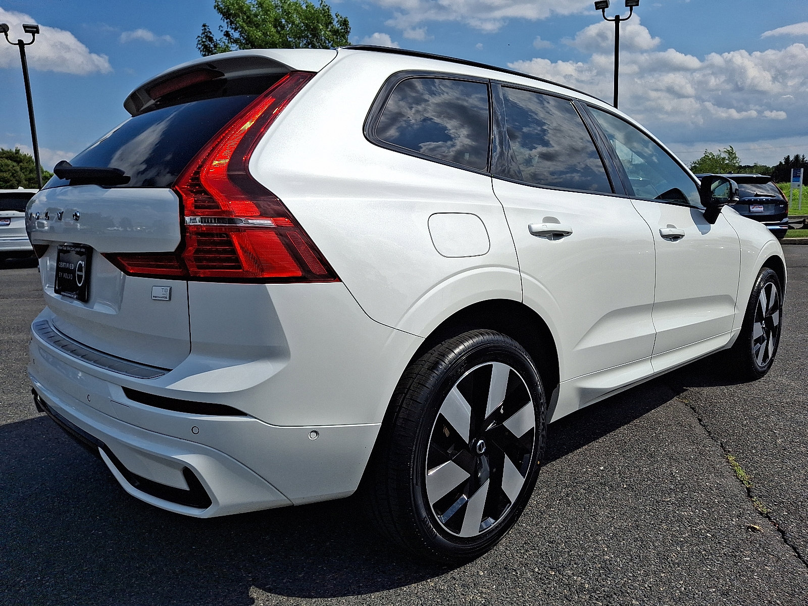 Used 2024 Volvo XC60 T8 Plus w/ Protection Package Premier image 6
