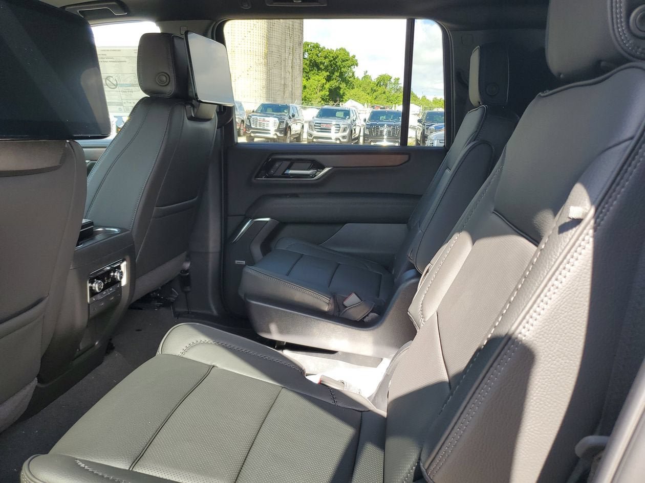 New 2026 GMC Yukon XL Denali w/ Denali Reserve Package AWD/4WD image 11