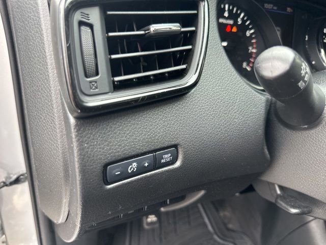 Used 2020 Nissan Rogue SV image 14