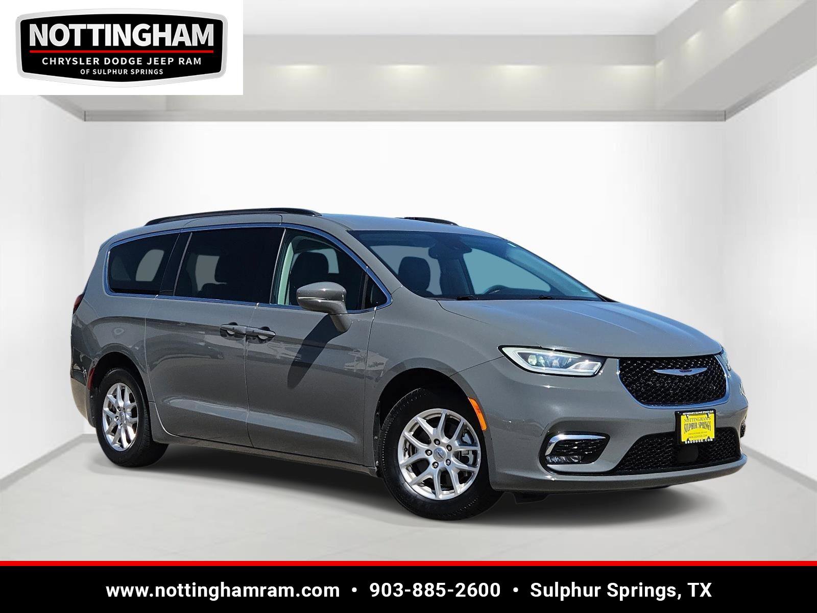 Used 2022 Chrysler Pacifica Touring-L image 1
