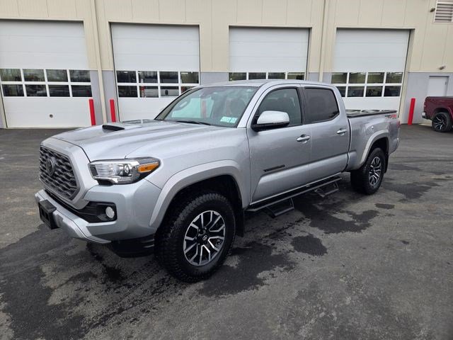 Used 2022 Toyota Tacoma TRD Sport AWD/4WD image 2