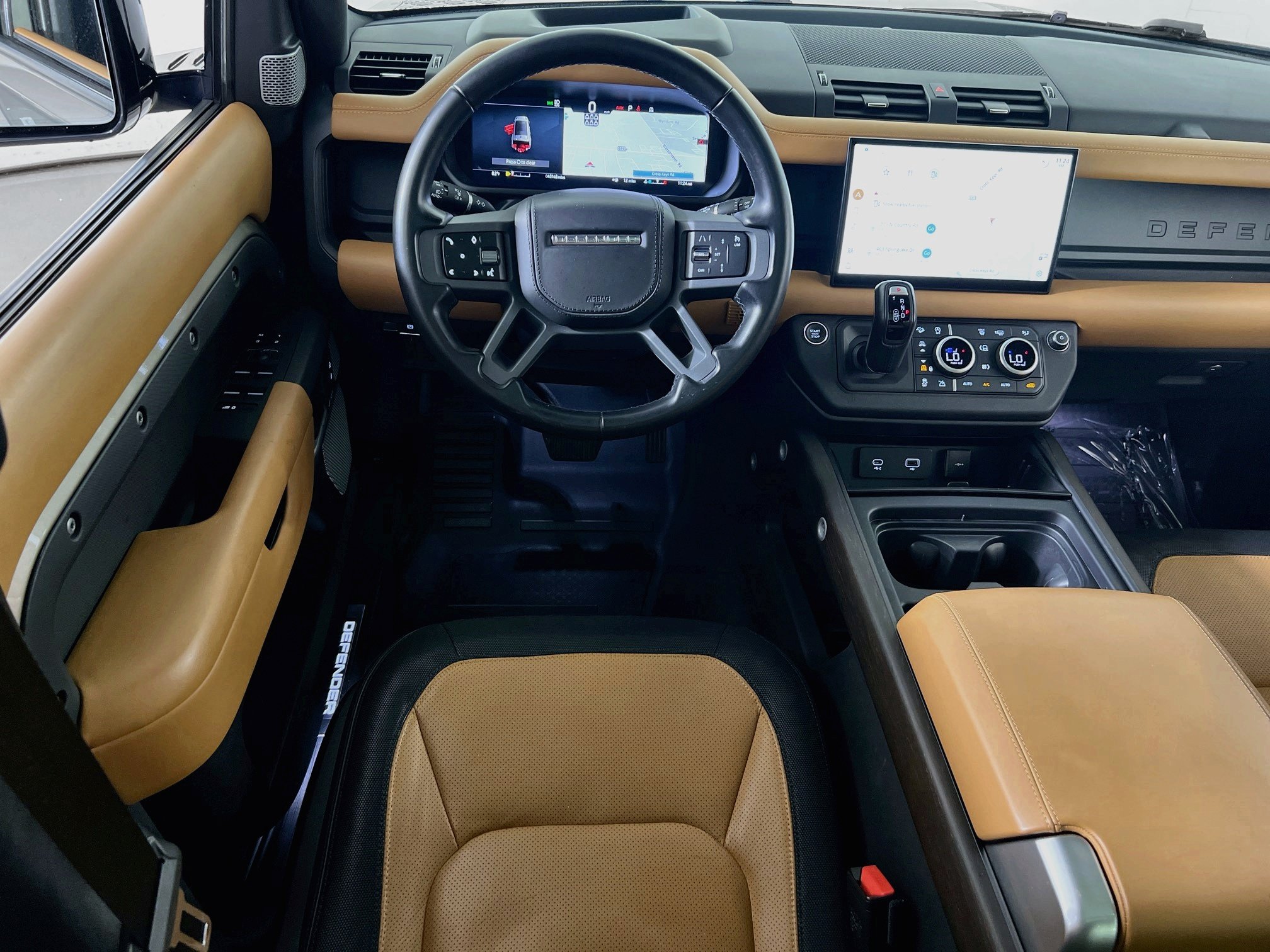 Used 2023 Land Rover Defender 130 X-Dynamic SE AWD/4WD image 23