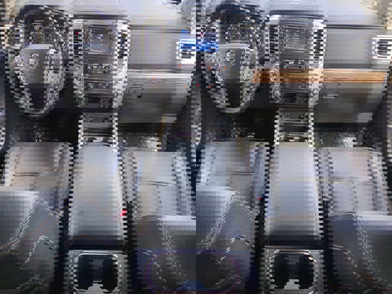 Used 2018 Nissan Titan SL image 16