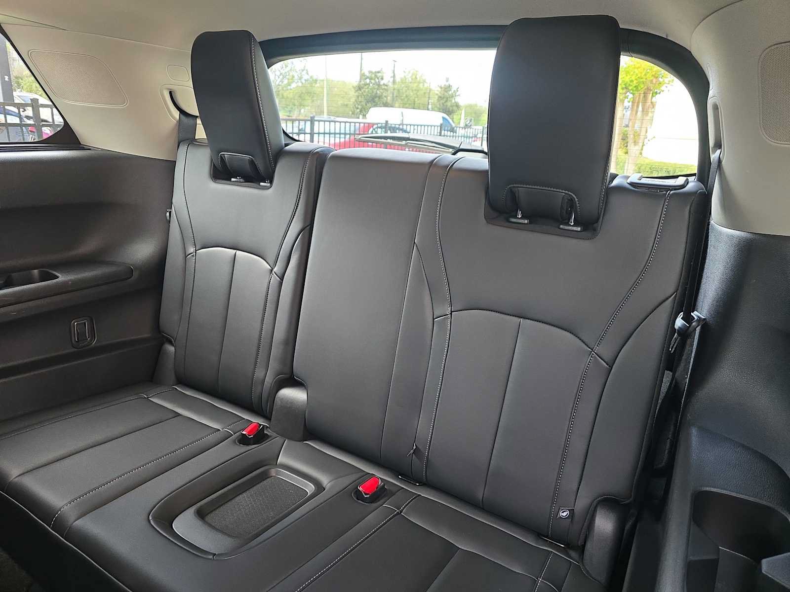 Used 2025 INFINITI QX60 Luxe FWD image 9
