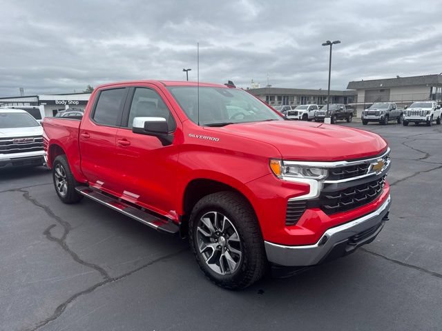Used 2022 Chevrolet Silverado 1500 LT AWD/4WD image 1