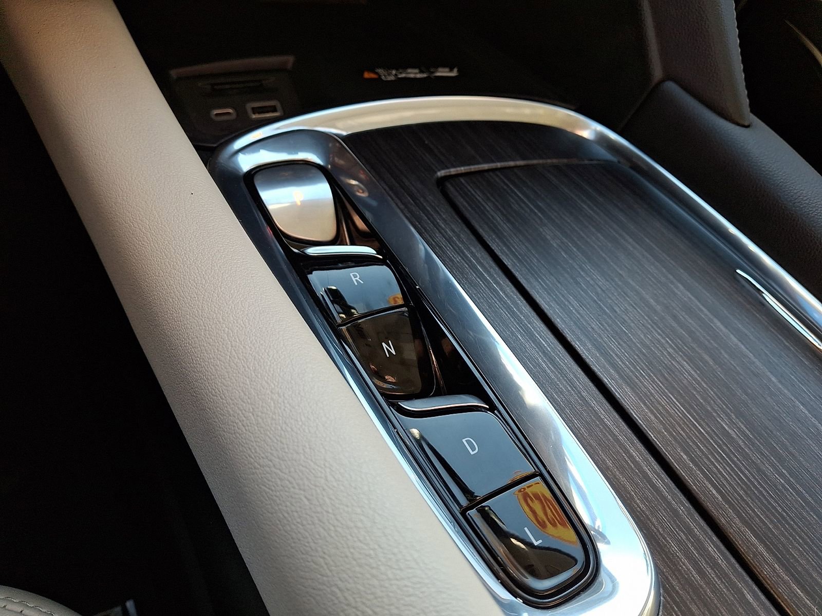 Used 2023 Buick Enclave Avenir w/ Avenir Technology Package image 16