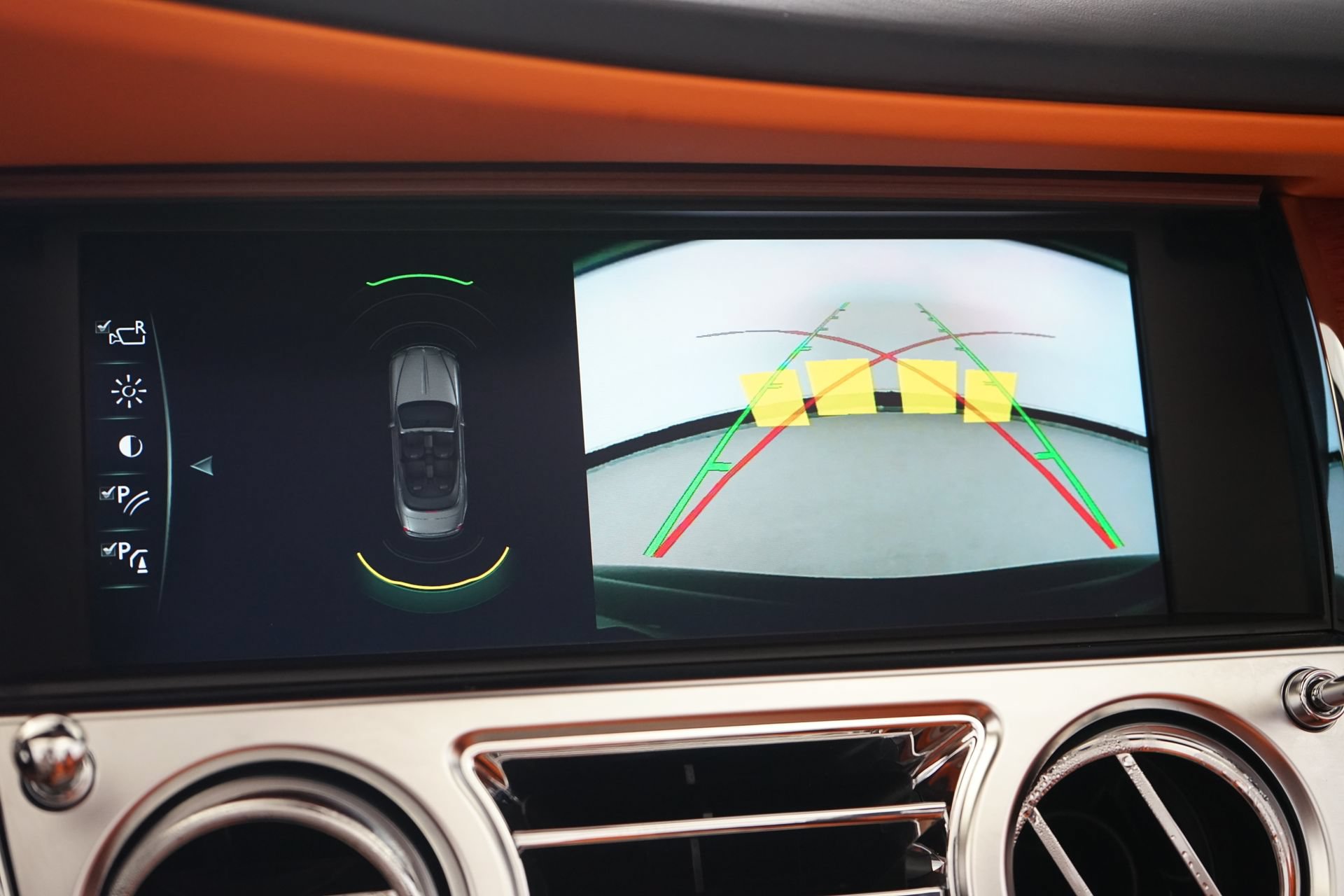 Used 2018 Rolls-Royce Dawn RWD image 17