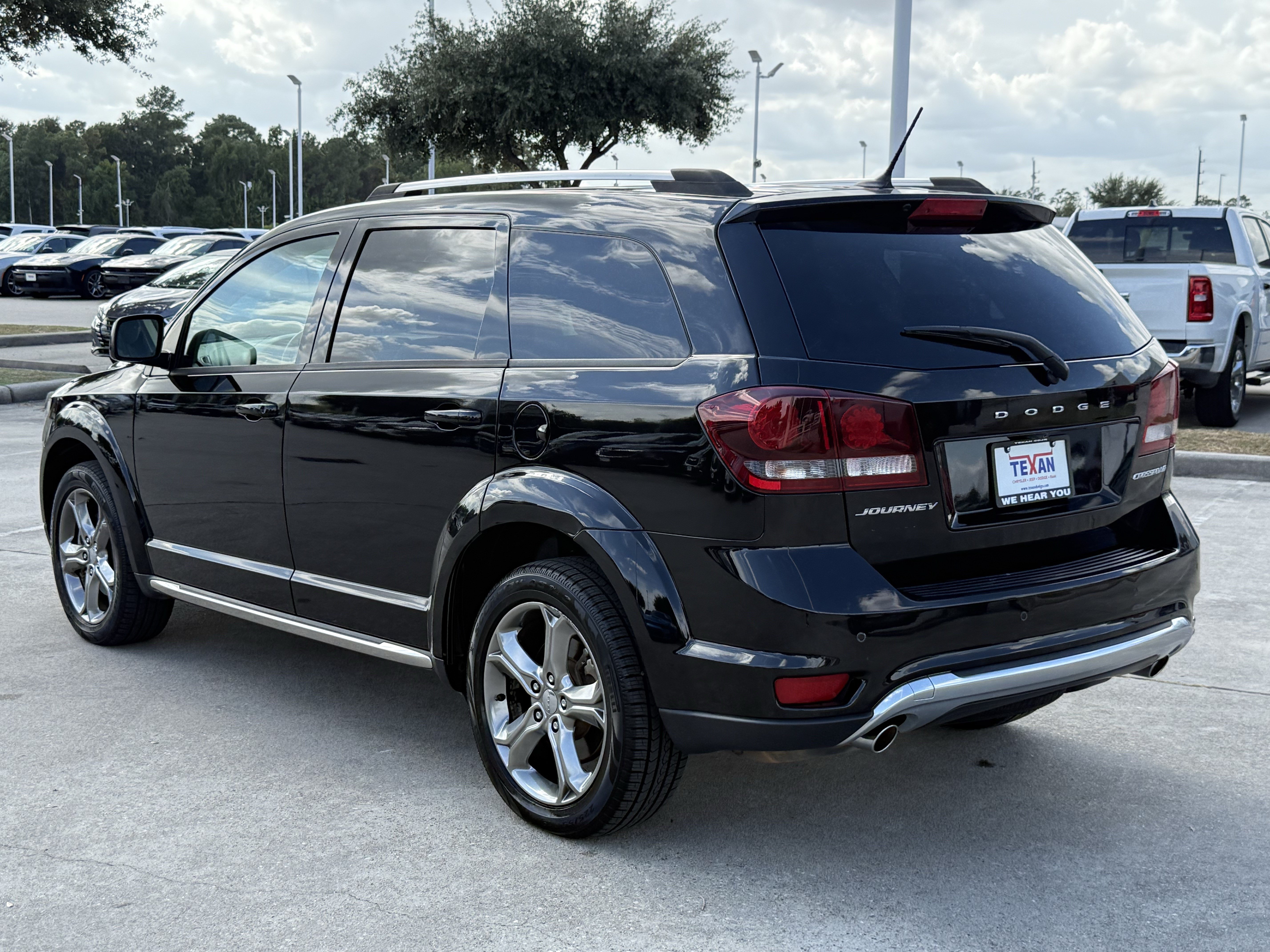 Used 2017 Dodge Journey Crossroad w/ Popular Equipment Group FWD image 7