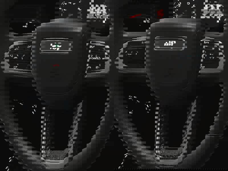 Used 2025 Jeep Compass Latitude w/ Sun & Sound Group AWD/4WD image 26