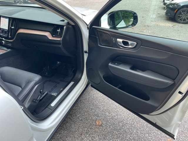 Certified 2024 Volvo XC60 B5 Plus AWD/4WD image 14