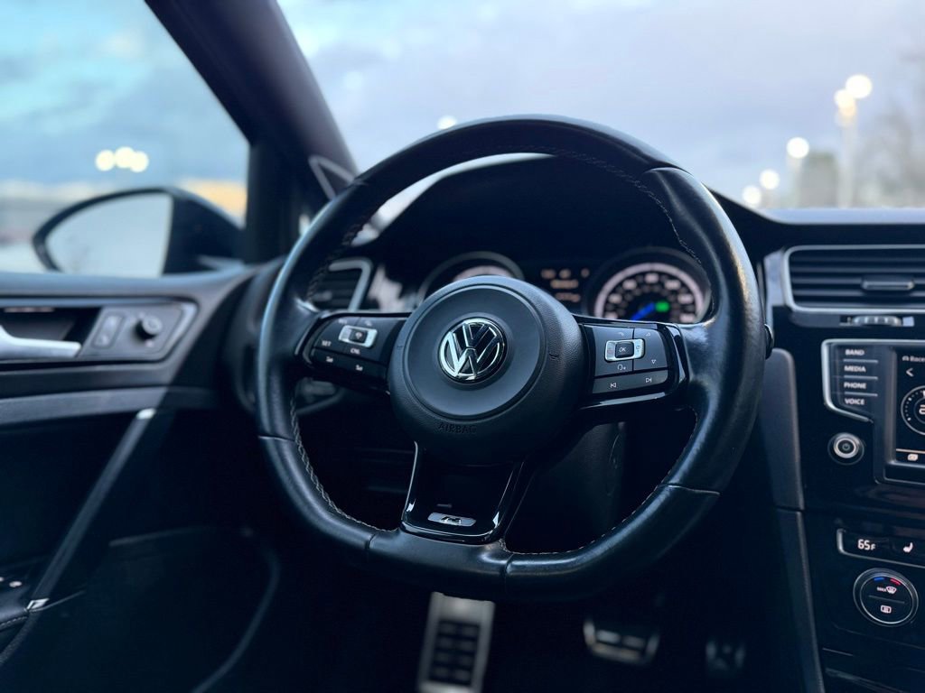 Used 2017 Volkswagen Golf R 4-Door image 24
