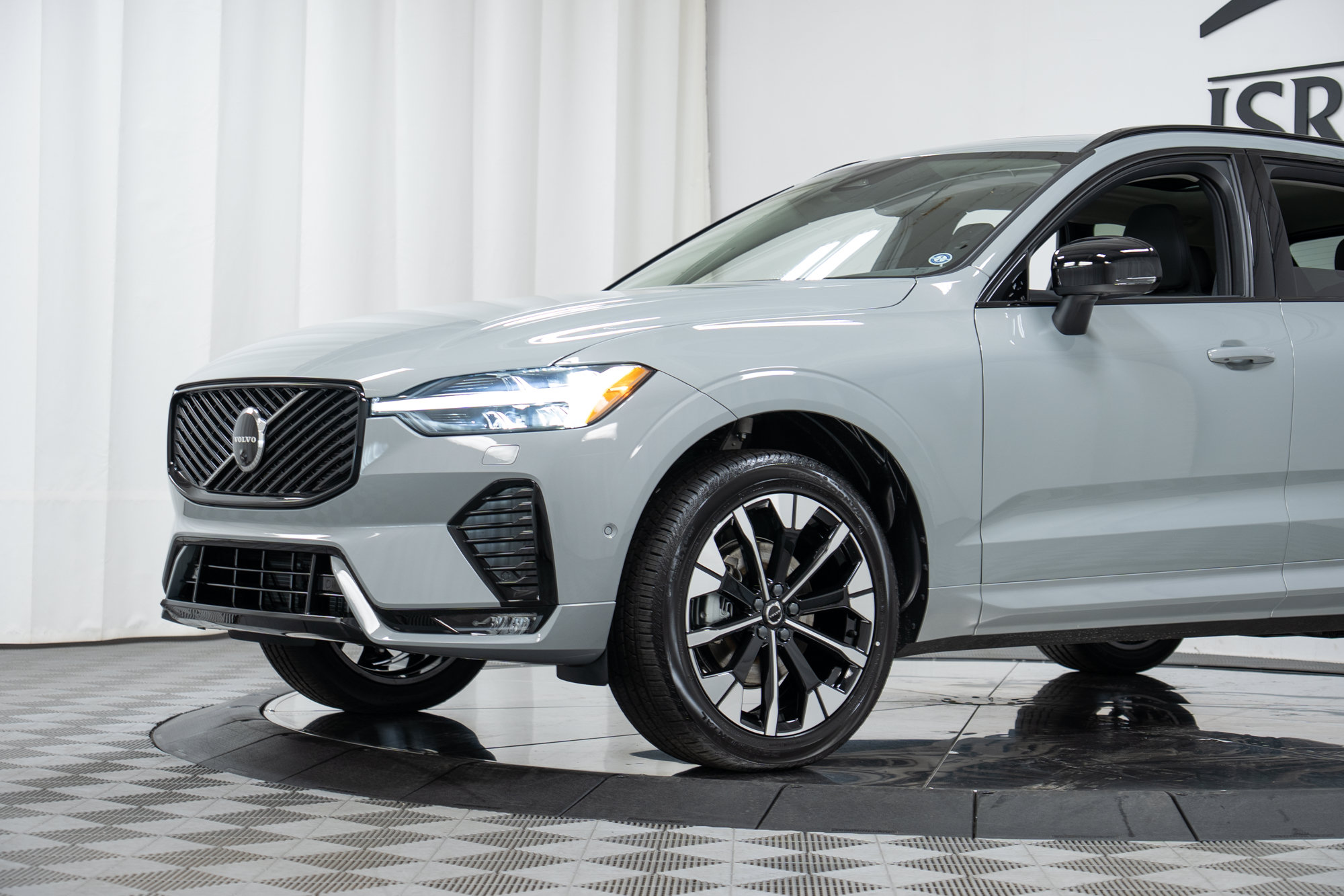 New 2027 Volvo XC60 B5 Plus AWD/4WD image 25