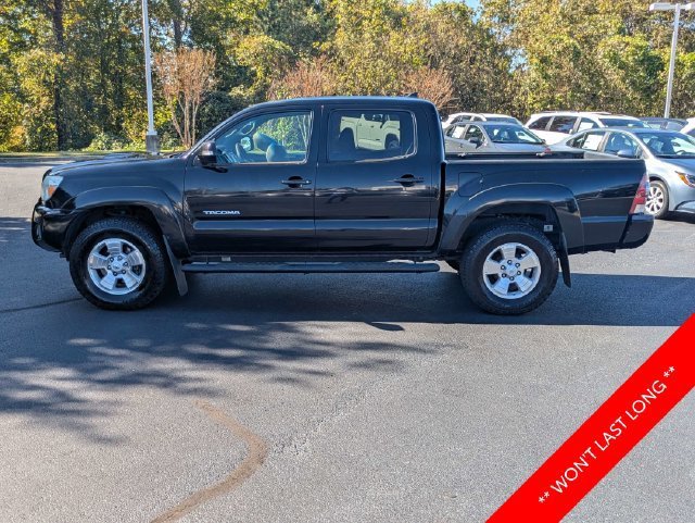 Used 2015 Toyota Tacoma 4x4 Double Cab w/ TRD Sport Package image 3