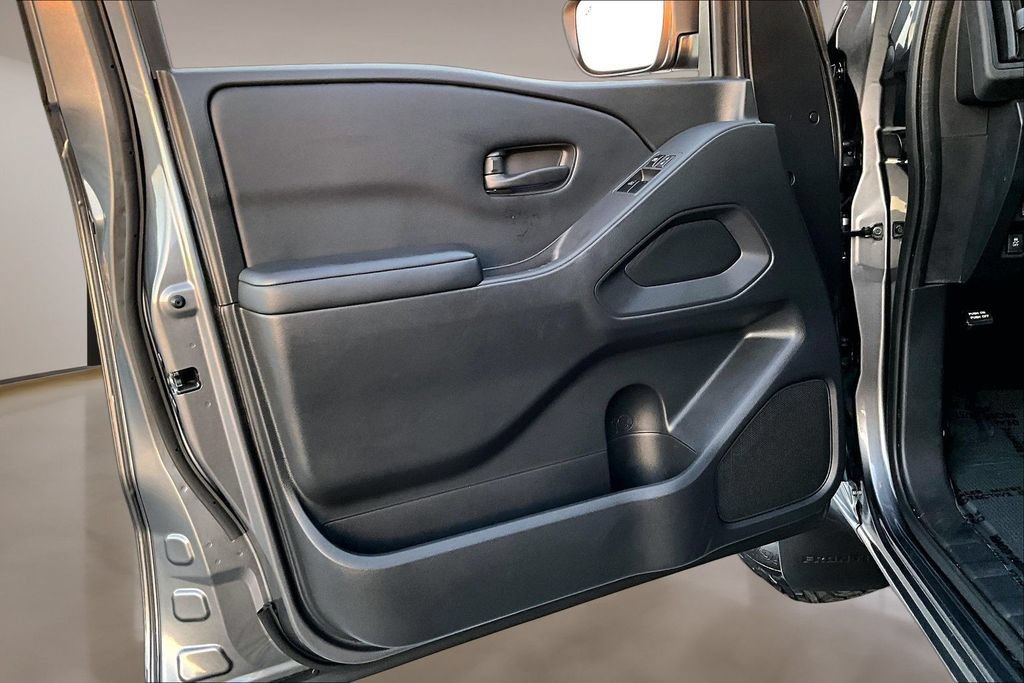 Used 2025 Nissan Frontier S RWD image 19
