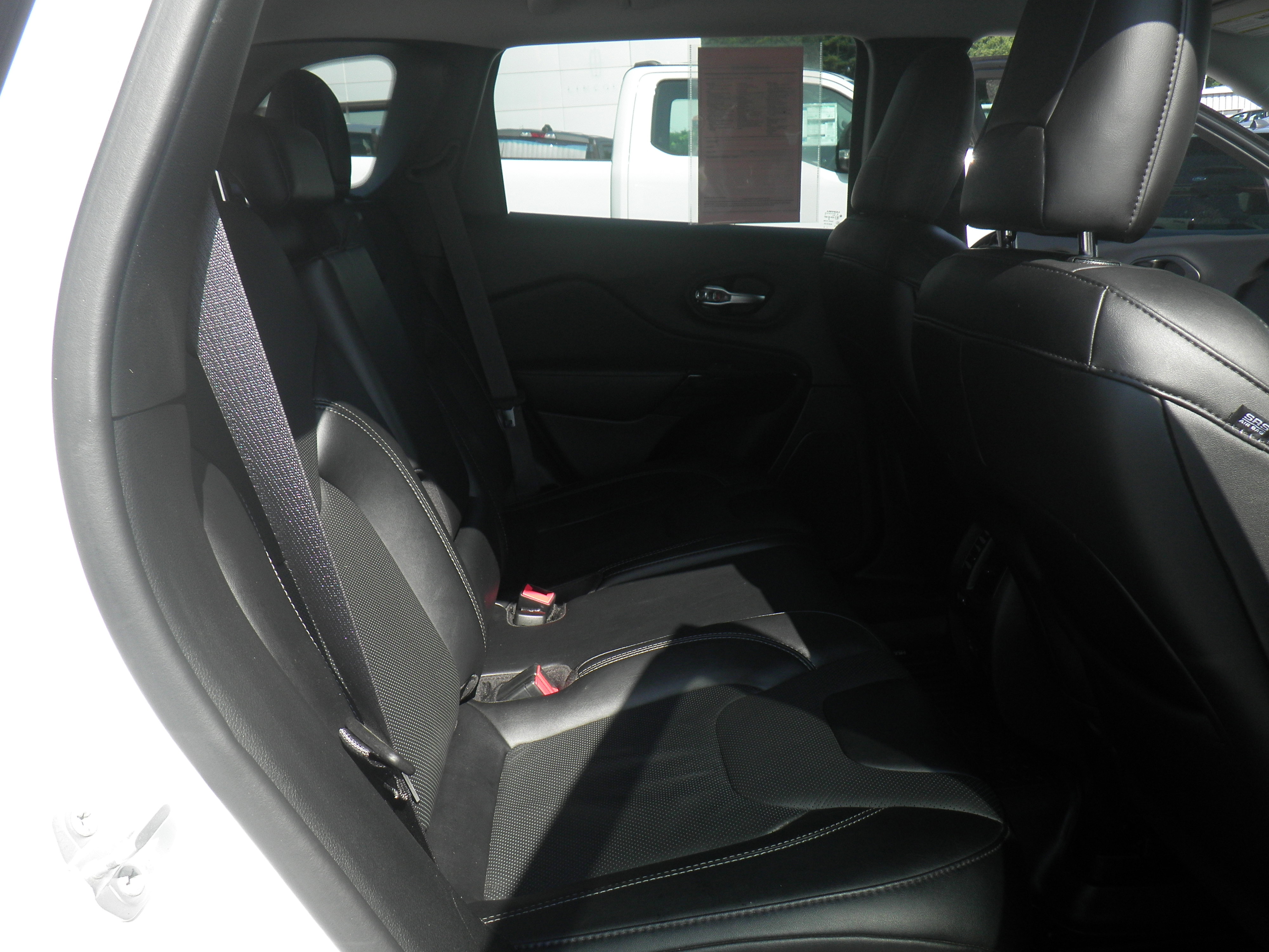 Used 2023 Jeep Cherokee Altitude Lux image 24