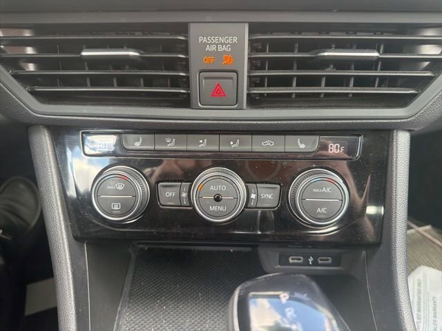 Used 2022 Volkswagen Jetta SE w/ Panoramic Sunroof Package FWD image 18