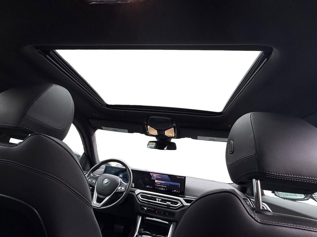Used 2024 BMW i4 xDrive40i image 25